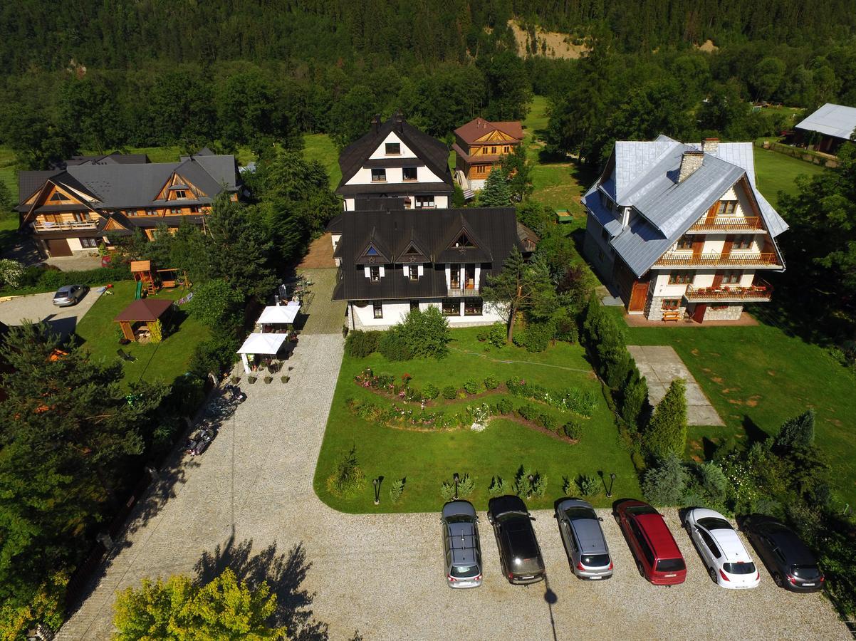 Gosciniec I Herbaciarnia Pod Zlota Lyzwa Białka Esterno foto